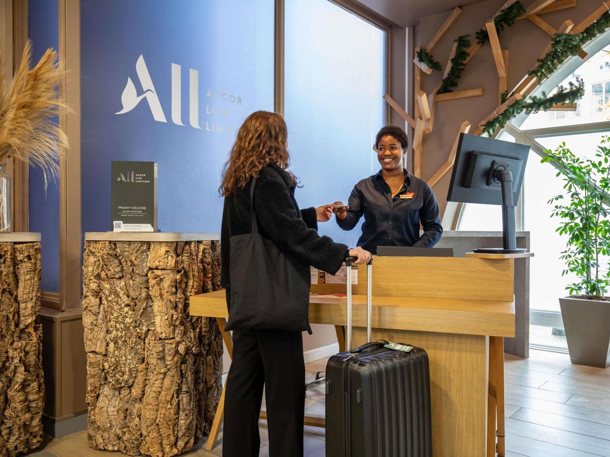 Ibis Tour Eiffel Cambronne 15eme Hotel Paris