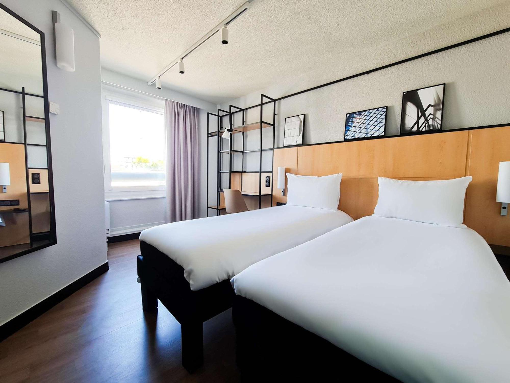 Ibis Tour Eiffel Cambronne 15ème Hotel 3*
