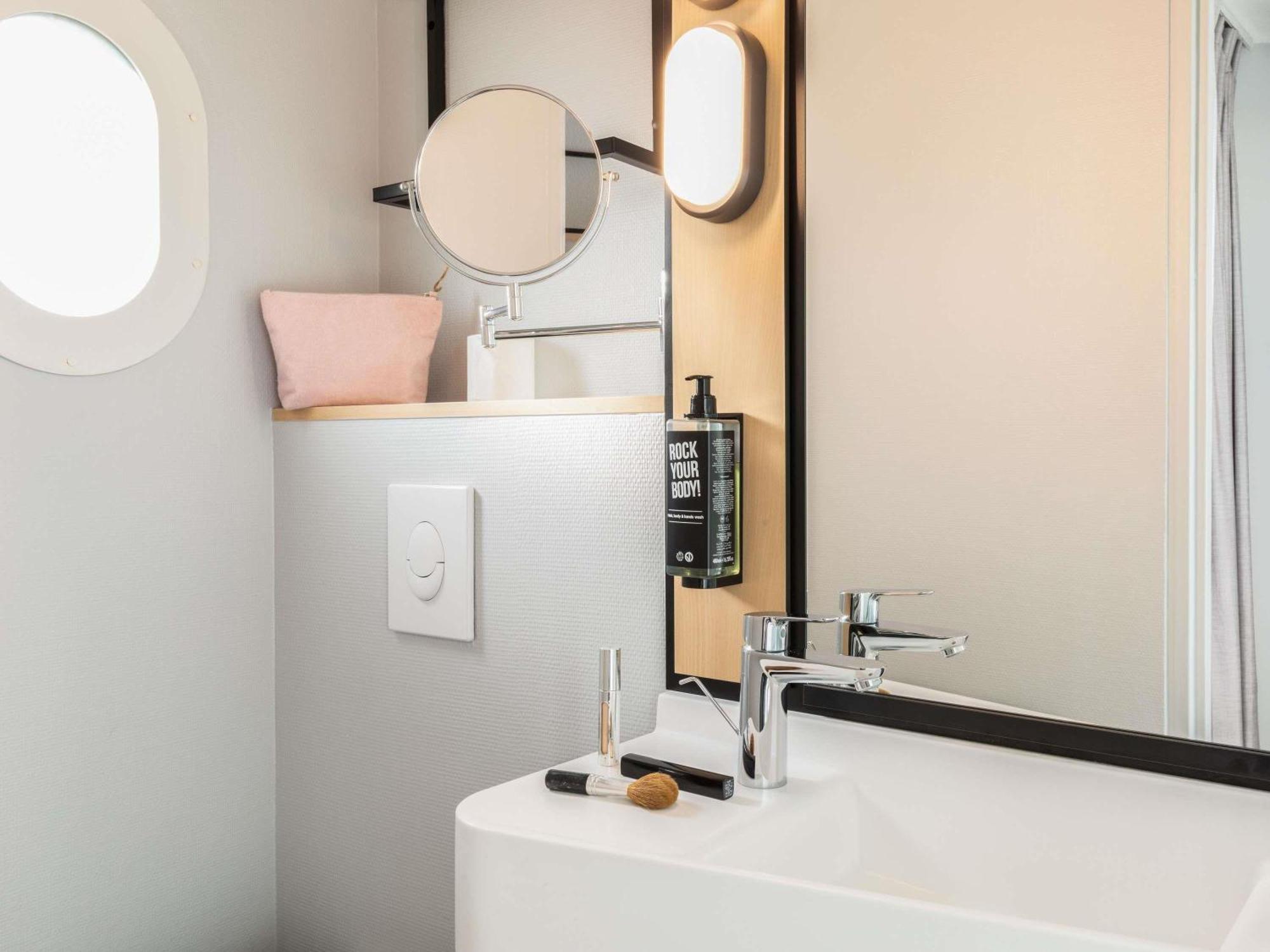 Ibis Tour Eiffel Cambronne 15eme Hotel 3*